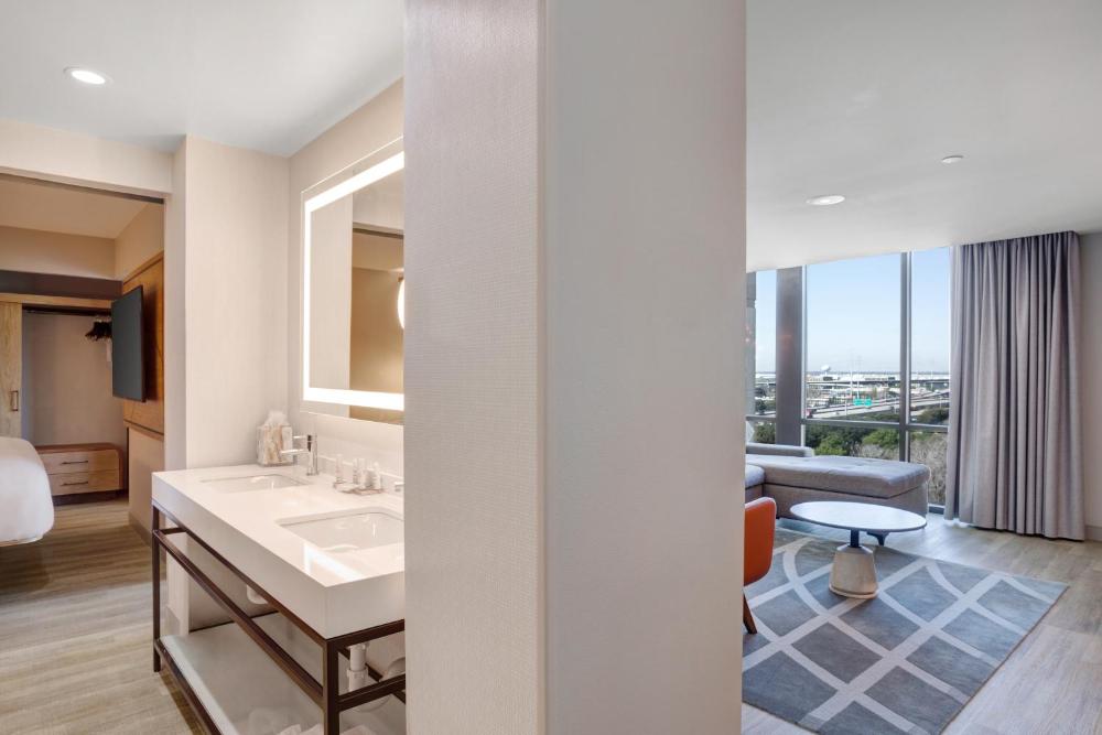 Executive King Bed interior