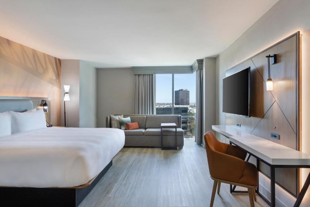 King Bed interior